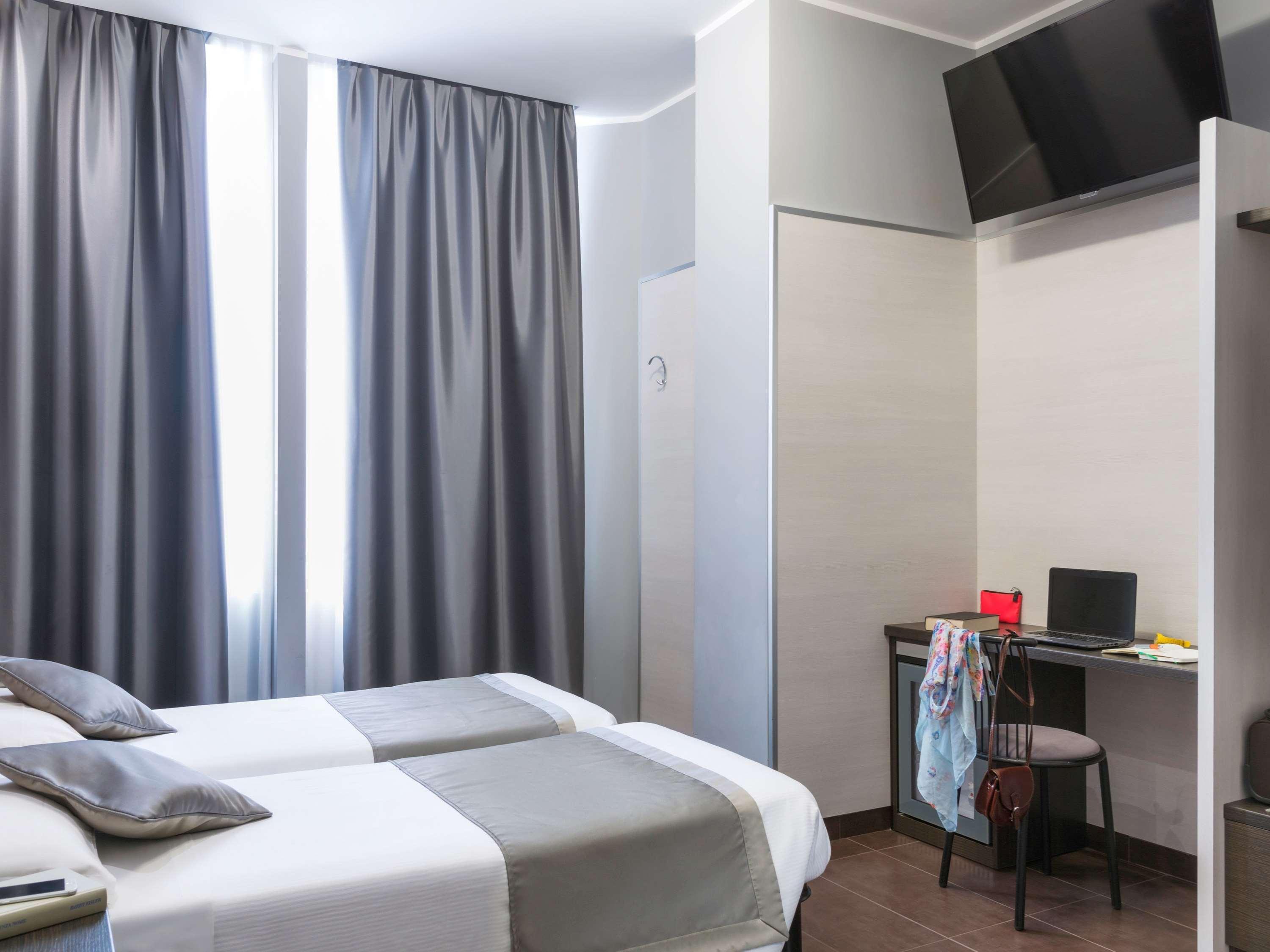 Hotel Ibis Styles Milano Centro Esterno foto
