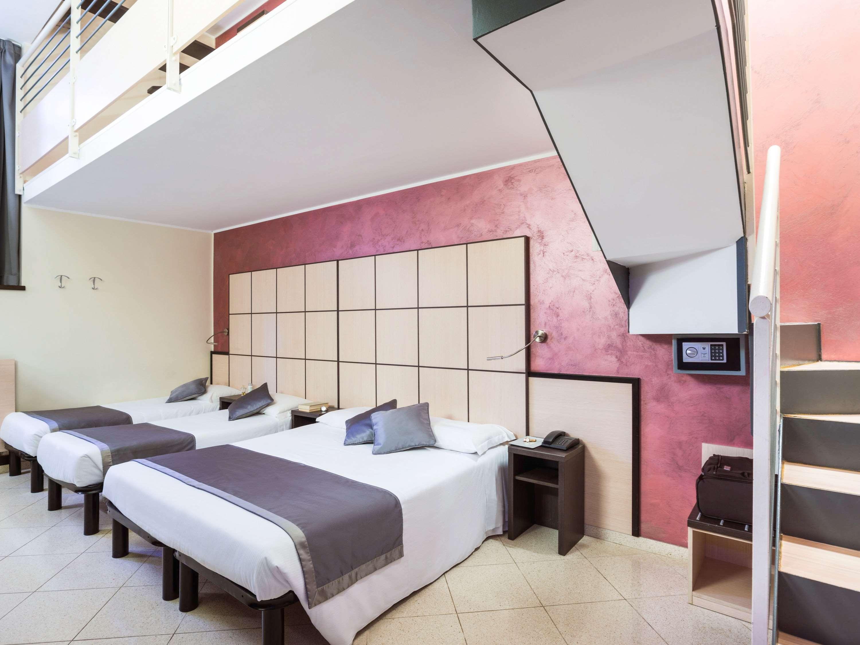 Hotel Ibis Styles Milano Centro Esterno foto
