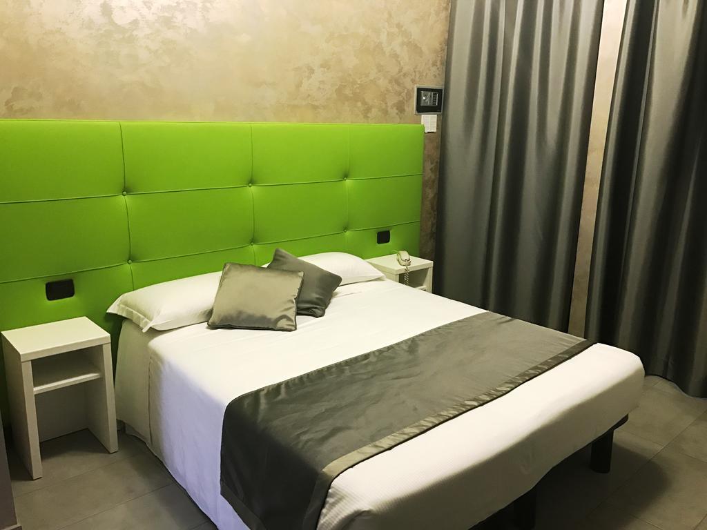Hotel Ibis Styles Milano Centro Esterno foto