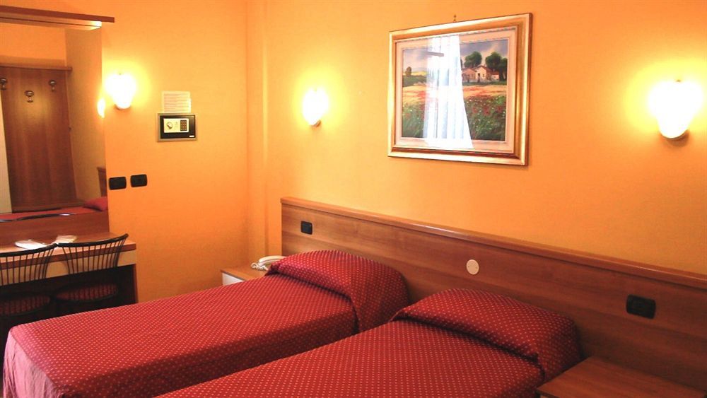 Hotel Ibis Styles Milano Centro Esterno foto
