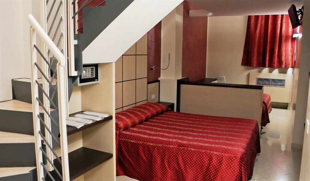 Hotel Ibis Styles Milano Centro Esterno foto