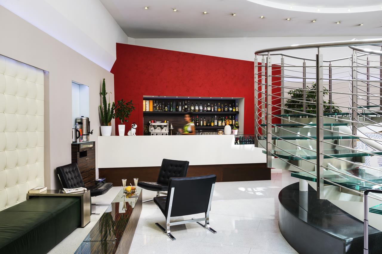 Hotel Ibis Styles Milano Centro Esterno foto